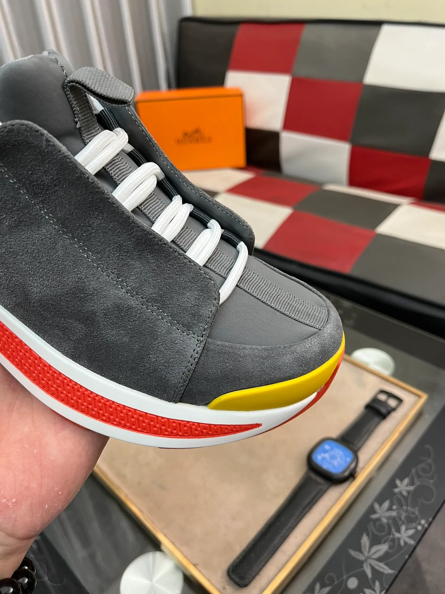 Men's shoes 💰: 560⌚️⌚️[Hermes] New sports shoes Hermès are the most comfortable shoes, no one else⃣️, they are very light on the feet and very good-looking, you will not feel tired when you go shopping and running around 👍 Very light and comfortable, extremely light, perfect for both sports and leisure! It’s up to you to choose, there’s always what you want~ Comes with a full set of packaging gift bags and invoices ✔️Fabric: imported first-layer cowhide ✔️Inner lining: breathable mesh ✔️Outsole: genuine leather bottom ✔️Size: Men 38-44 (45 custom-made) 5️⃣colors available